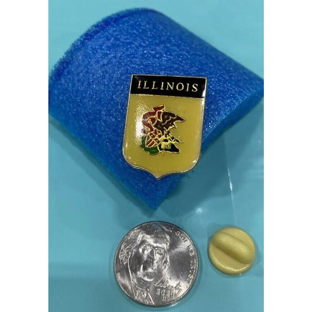 Illinois Vintage Lapel Pin City Flag Country Coat of Arms States USA